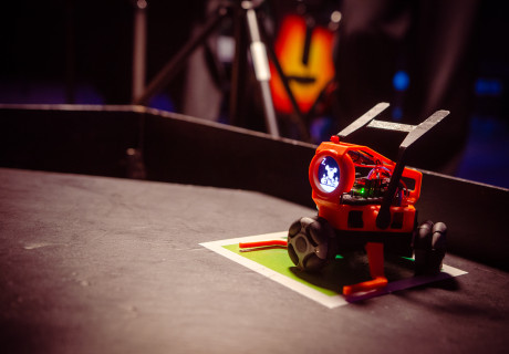 robots-zoom-1617